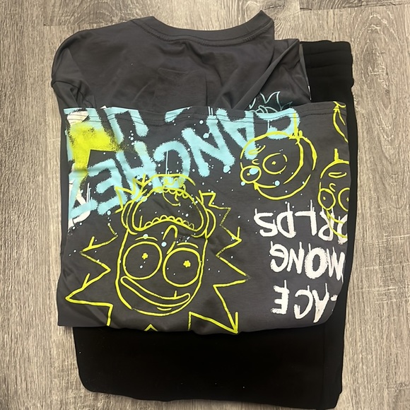 2pc Bundle Joggers & long sleeve T-shirt - Picture 2 of 4